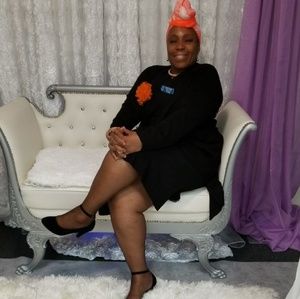 Meet your Posher, Gloria